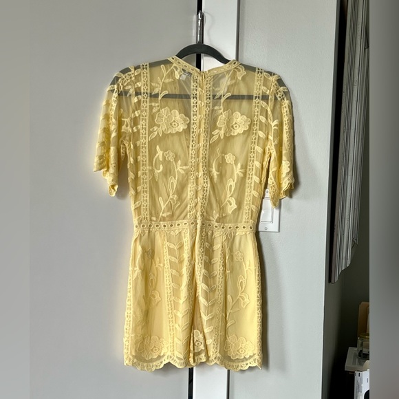 Yellow lace romper , only tried it  on but never worn it out - Picture 3 of 4